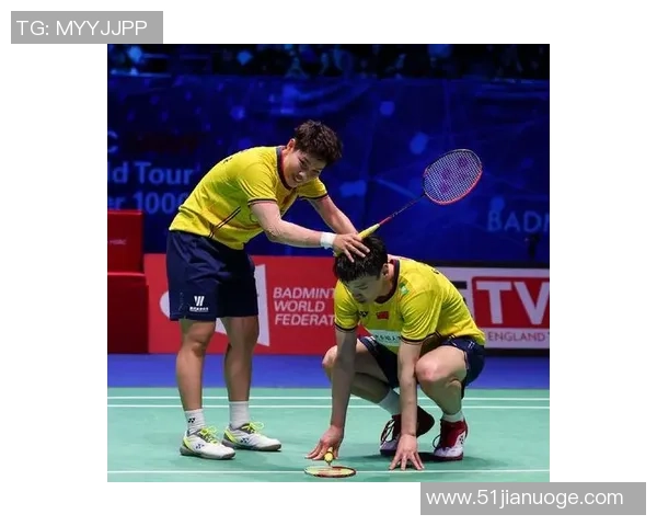 南京羽毛球队与武汉羽毛球队赛后复盘分析意识与战术的对比与启示